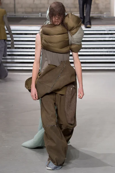 Look 11